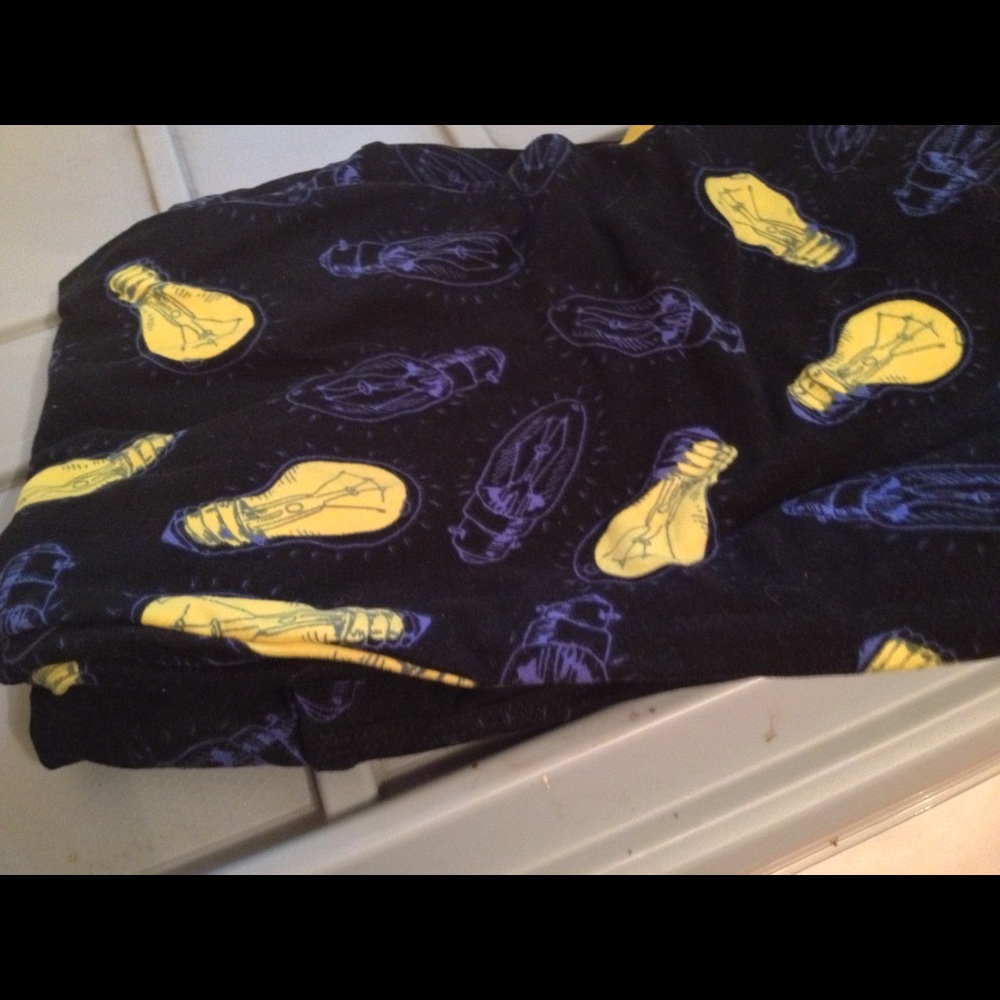 Lightbulb print leggings